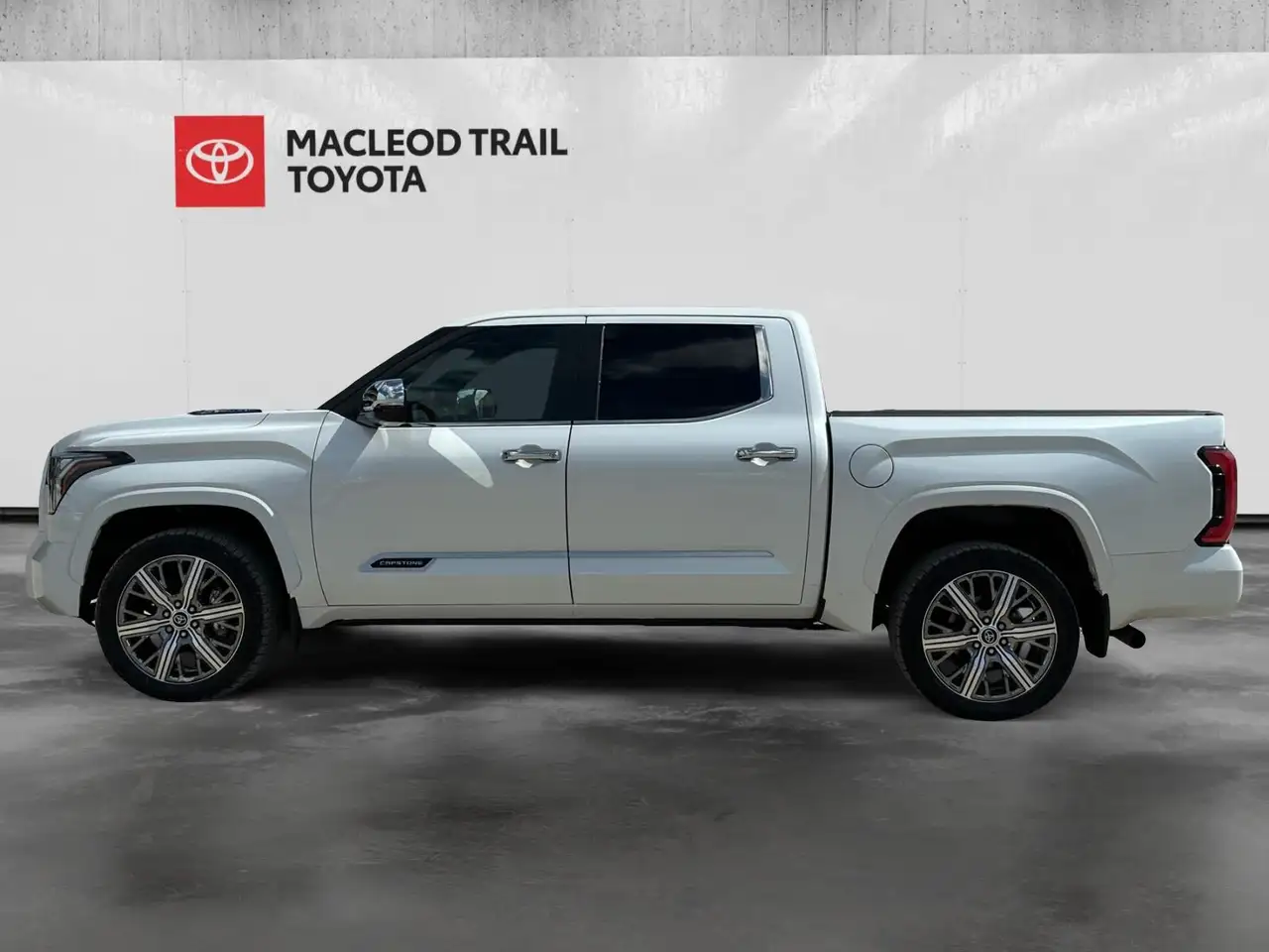 Toyota Tundra снимка Toyota Tundra