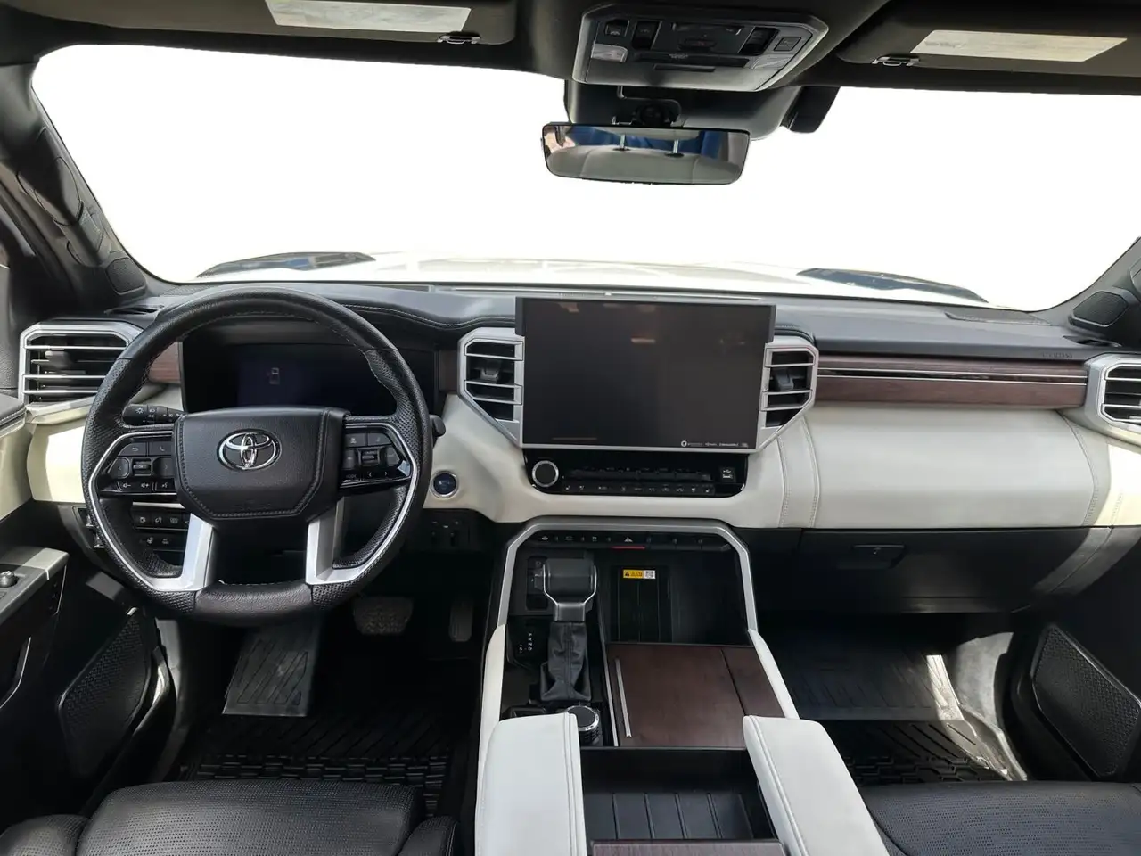 Toyota Tundra снимка Toyota Tundra
