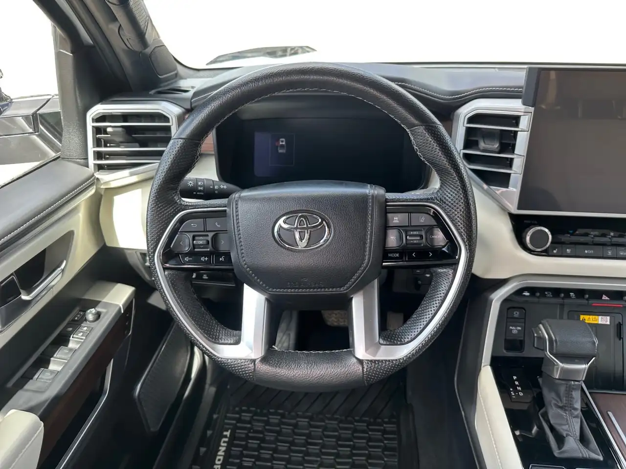Toyota Tundra снимка Toyota Tundra