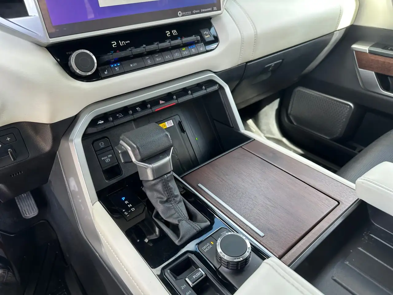 Toyota Tundra снимка Toyota Tundra