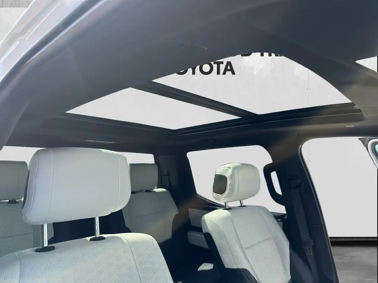 Toyota Tundra снимка Toyota Tundra