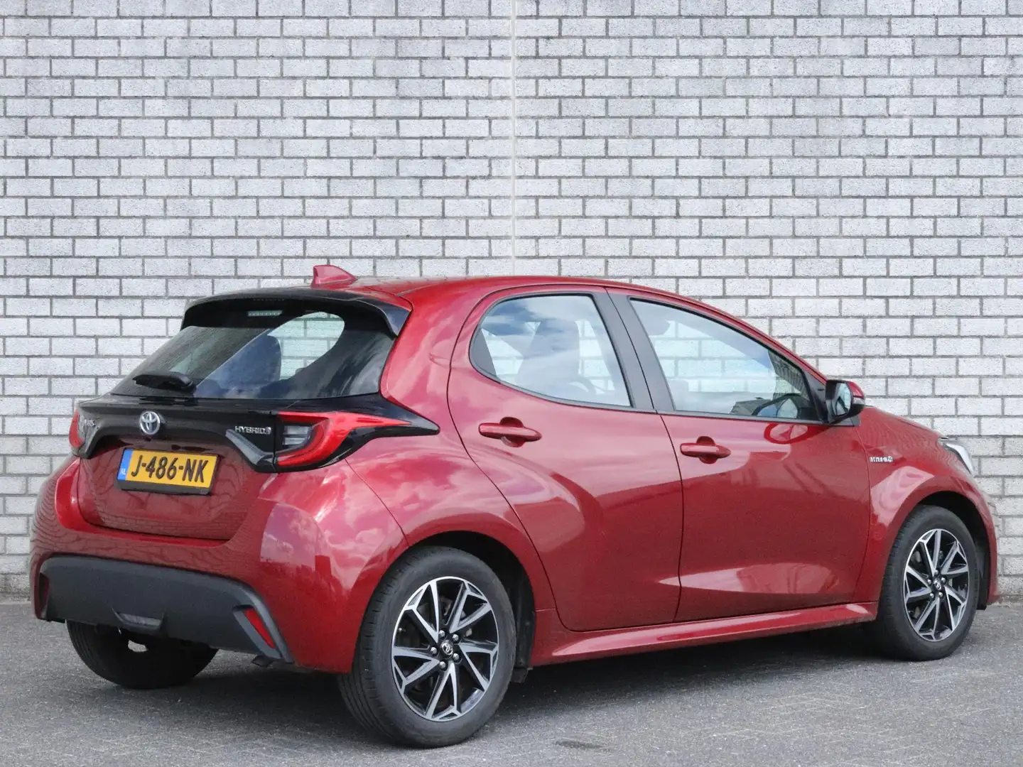 Toyota Yaris 1.5 Hybrid First Edition | Achteruitrijcamera | Na Rosso - 2