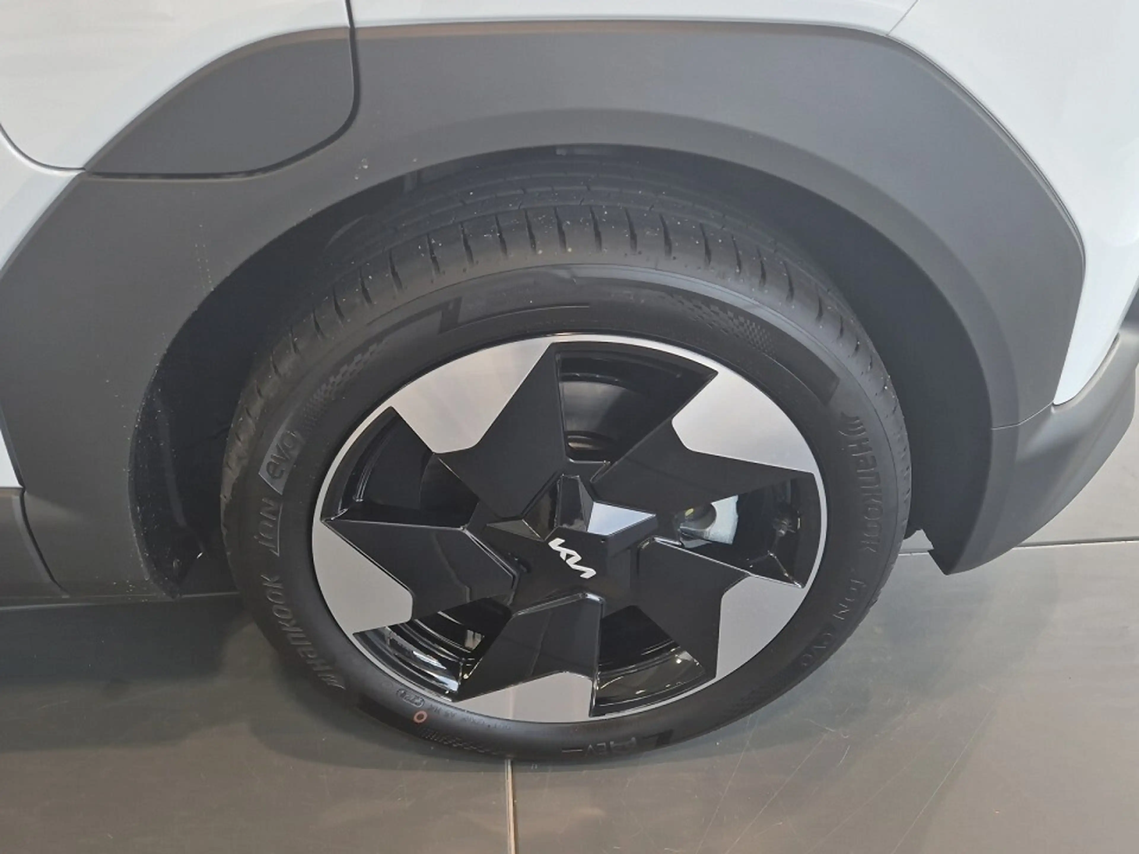 Kia EV2 /5S/EARTH/61,0KWH/AT/FWD/150/P1/P2/MY — photo 7