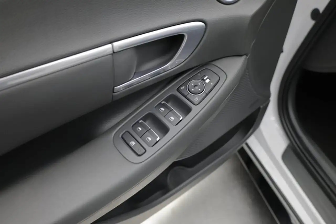 Hyundai SONATA снимка Hyundai SONATA