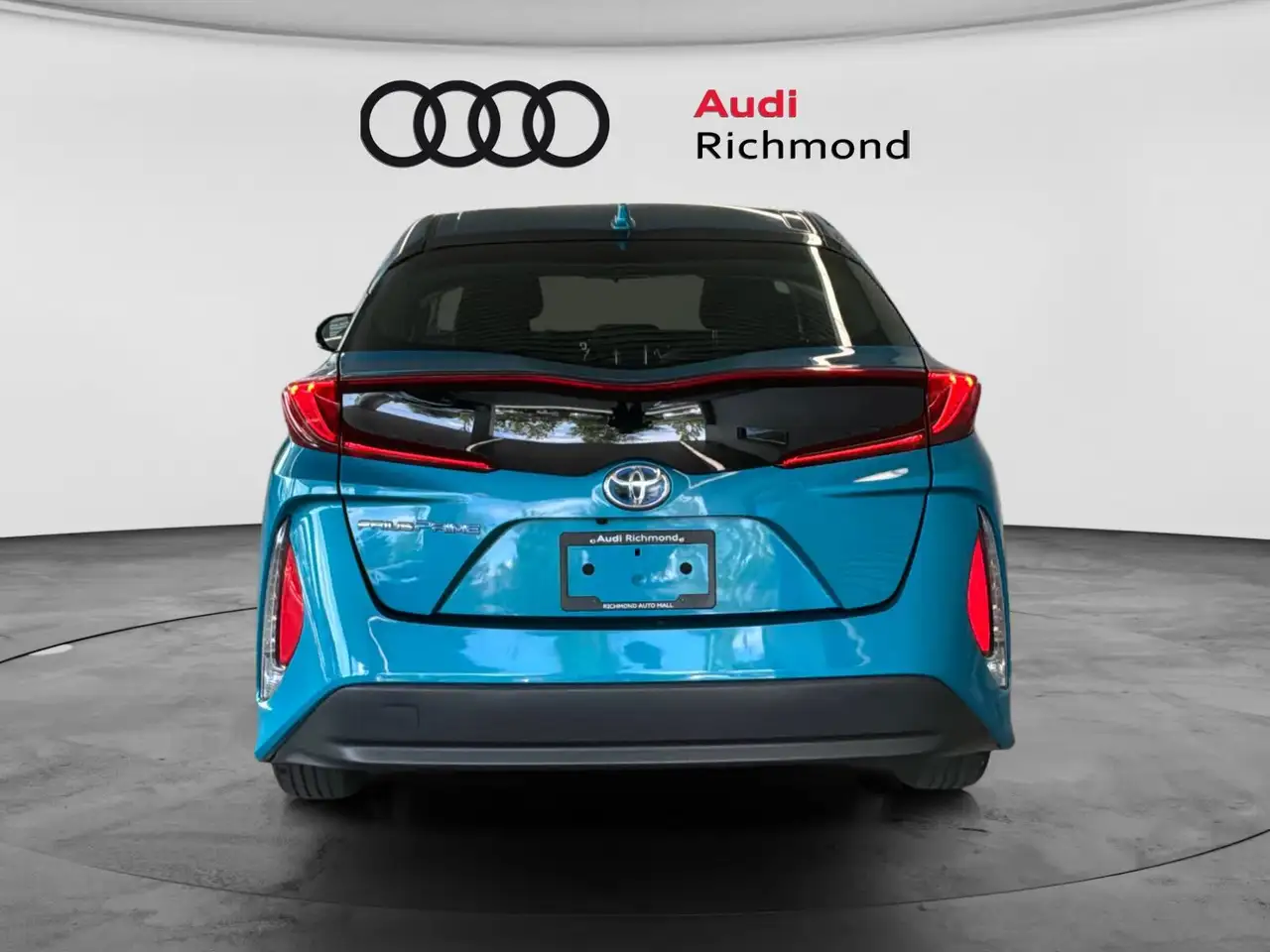 Toyota Prius Prime снимка Toyota Prius Prime