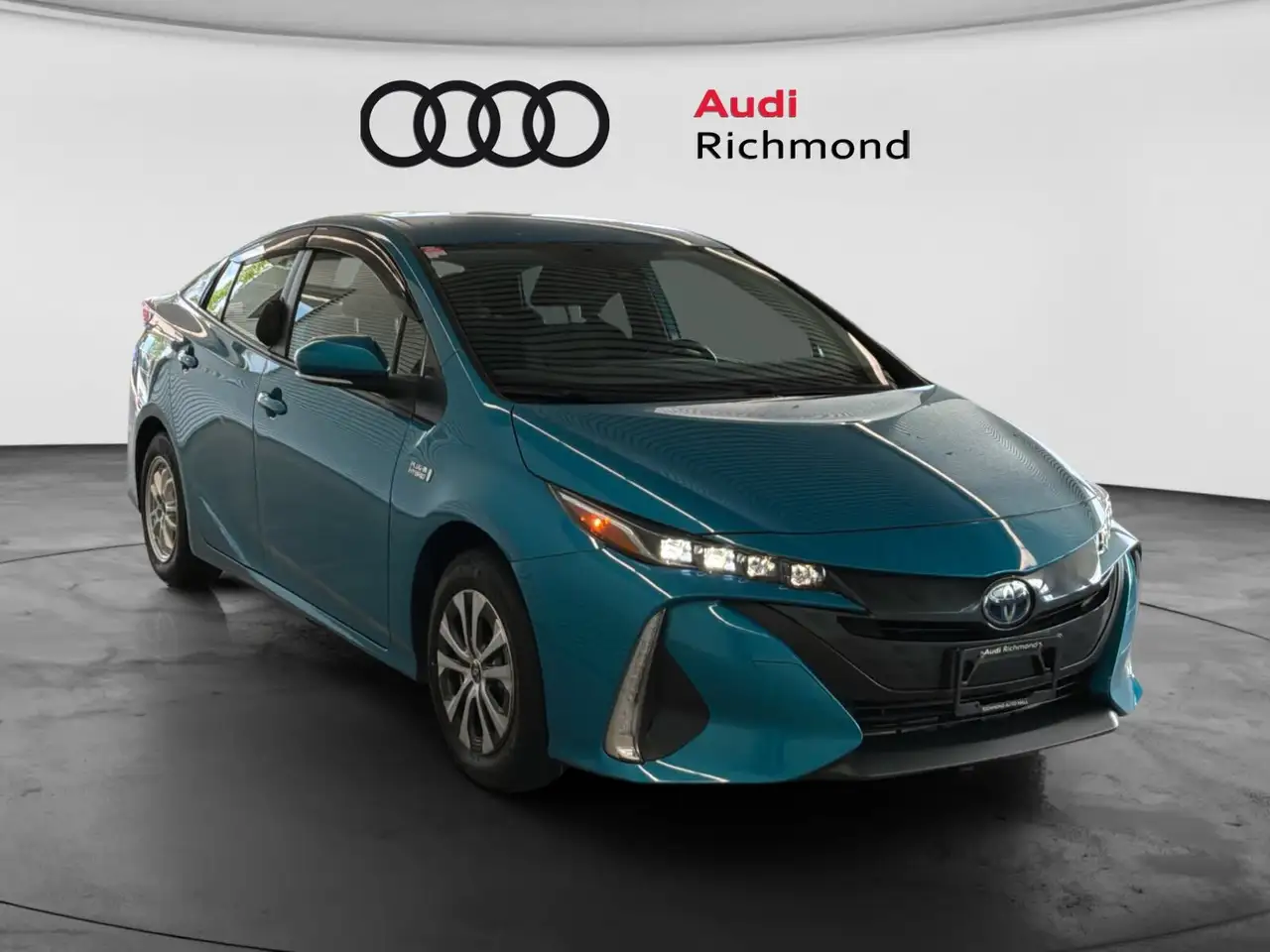 Toyota Prius Prime снимка Toyota Prius Prime