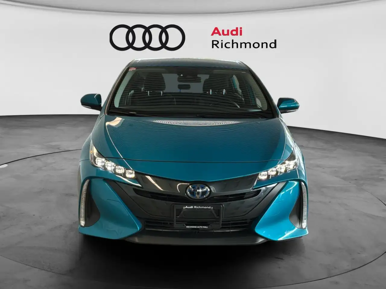 Toyota Prius Prime снимка Toyota Prius Prime