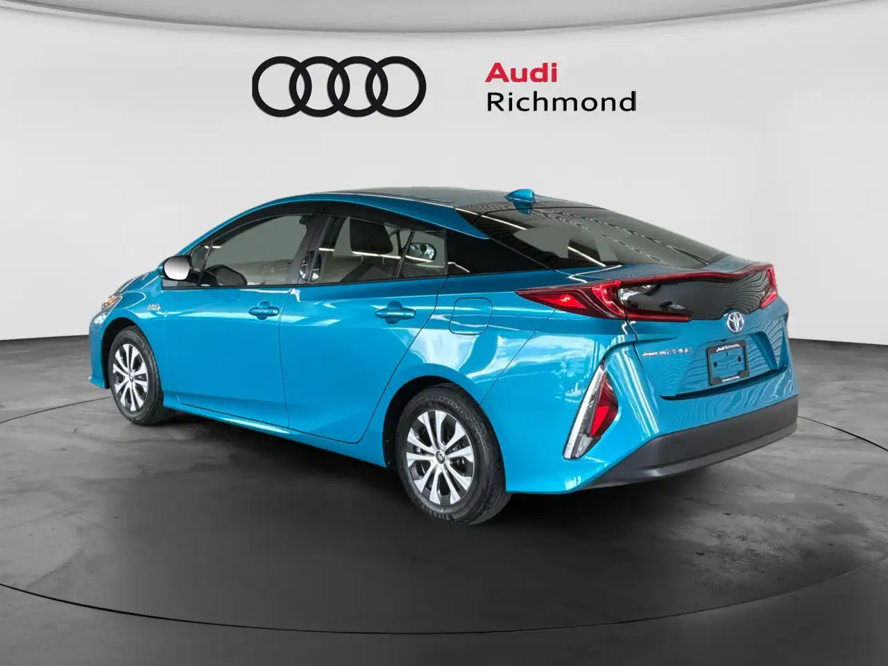 Toyota Prius Prime снимка Toyota Prius Prime