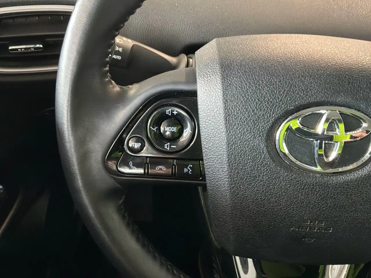 Toyota Prius Prime снимка Toyota Prius Prime
