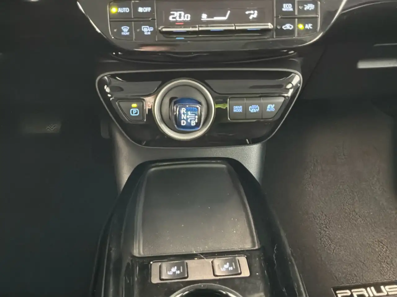 Toyota Prius Prime снимка Toyota Prius Prime