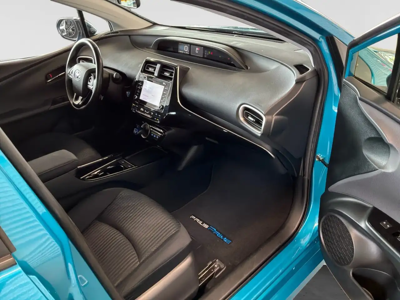 Toyota Prius Prime снимка Toyota Prius Prime