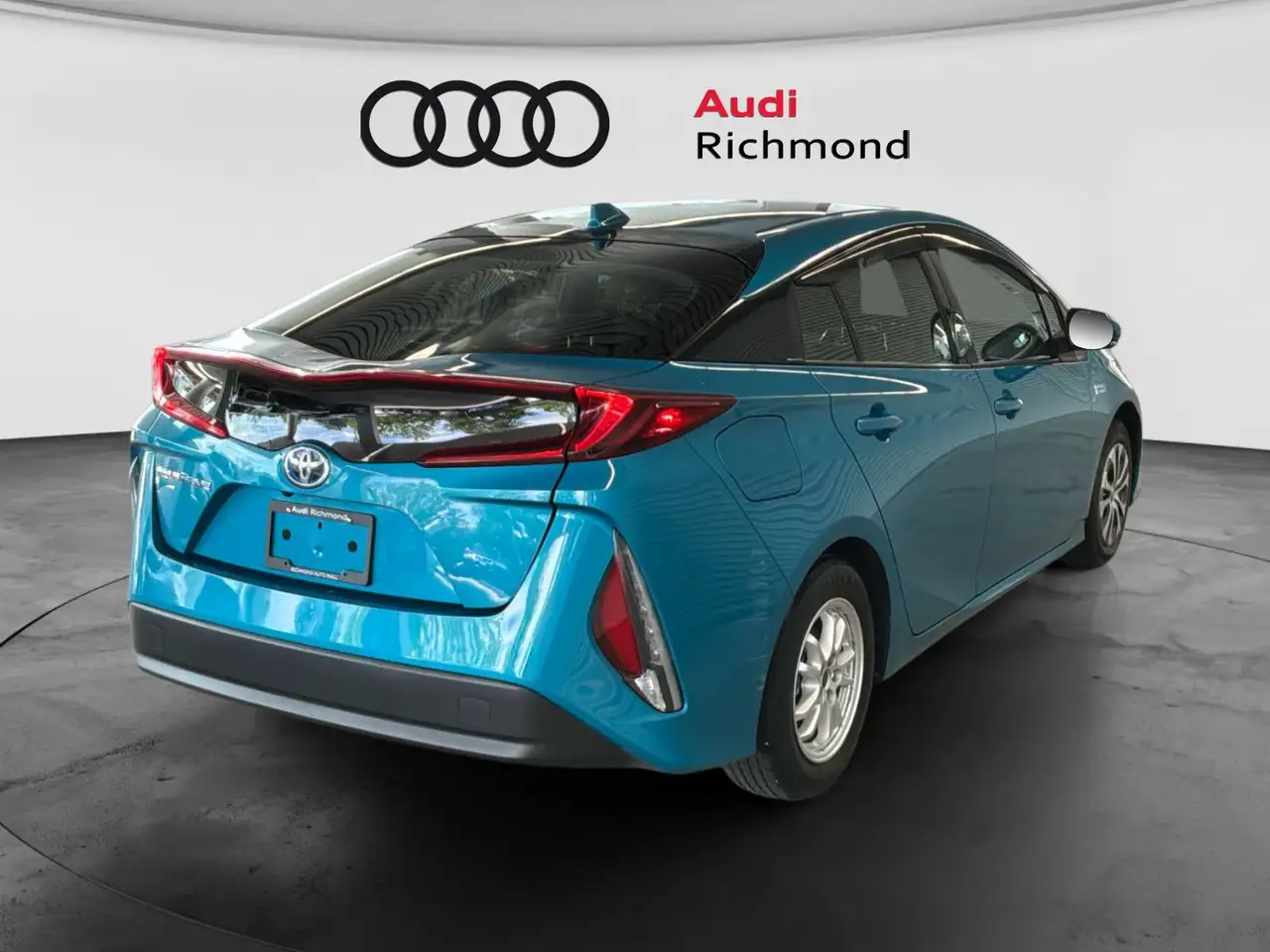 Toyota Prius Prime снимка Toyota Prius Prime