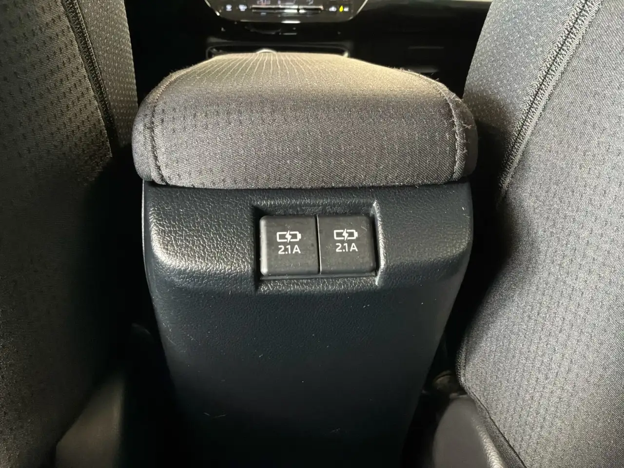 Toyota Prius Prime снимка Toyota Prius Prime