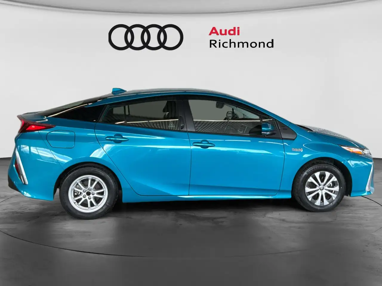 Toyota Prius Prime снимка Toyota Prius Prime