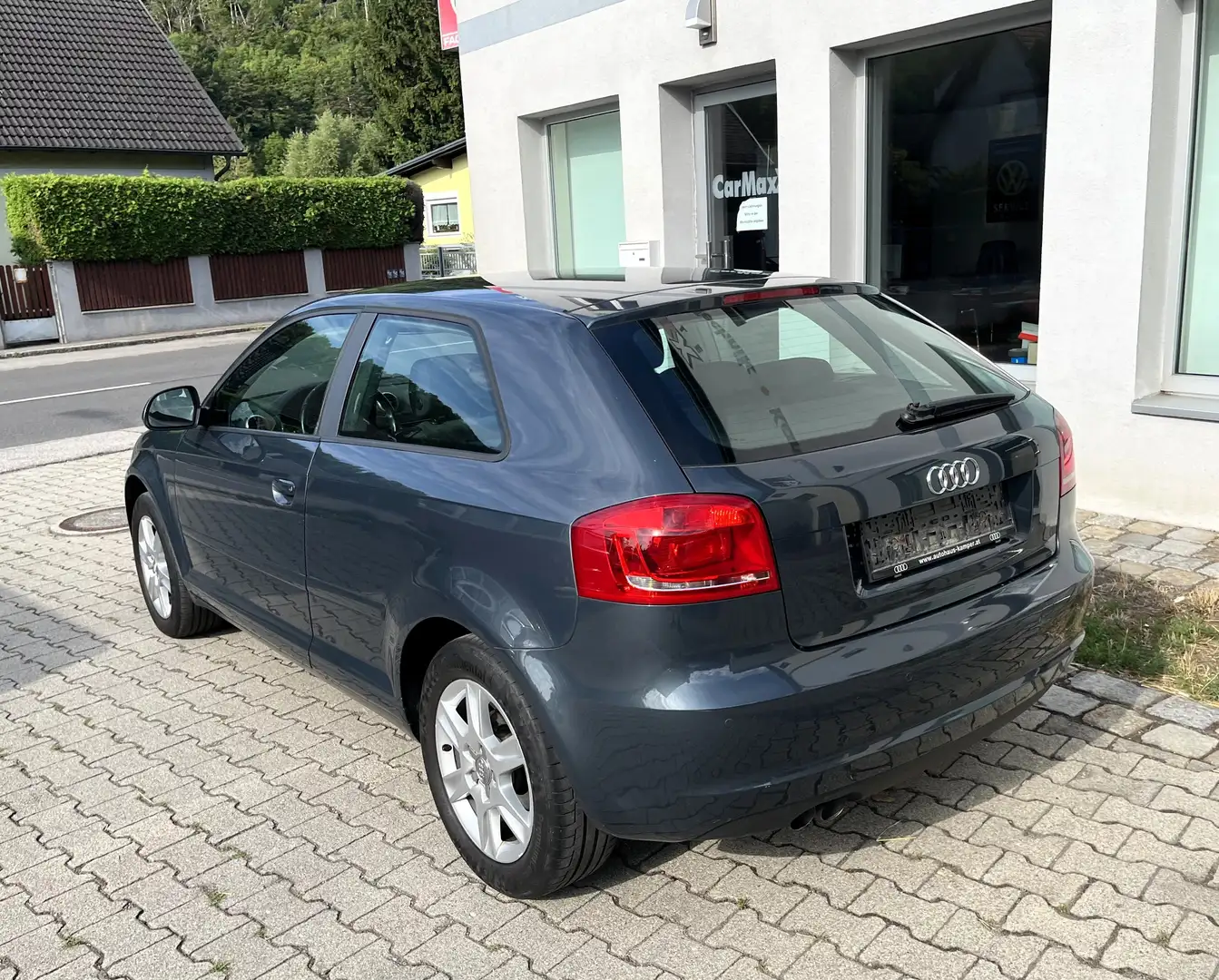 Audi A3 1.9 TDI Attraction, Erstbesitz, Serviceheft, Klima Grau - 2