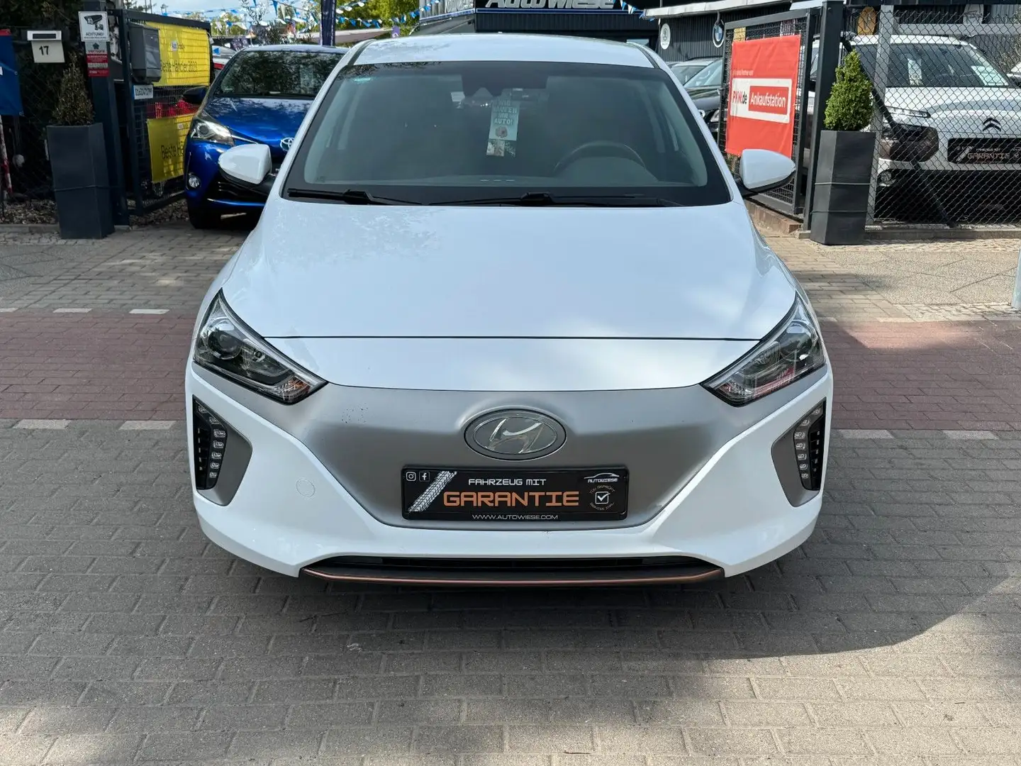 Hyundai IONIQ Ioniq Trend Elektro*Navi*LED*CarPlay*99,7% Biały - 2