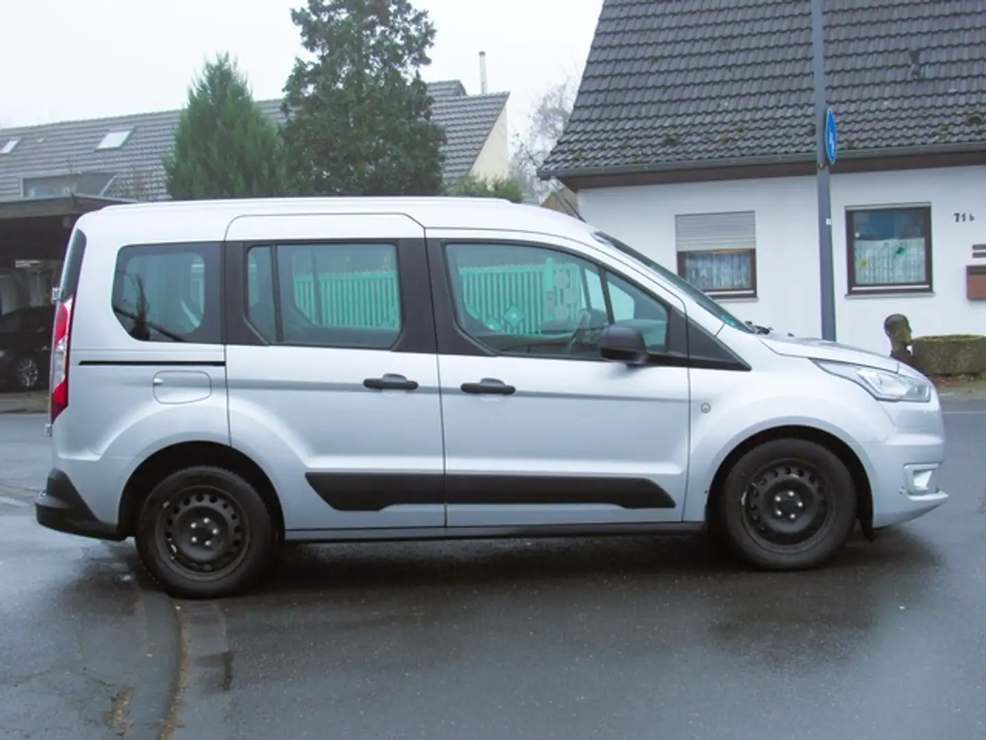 Ford Transit Connect AUTOM. 5Sitz Navi Klima PDC 1.HD Silber - 2