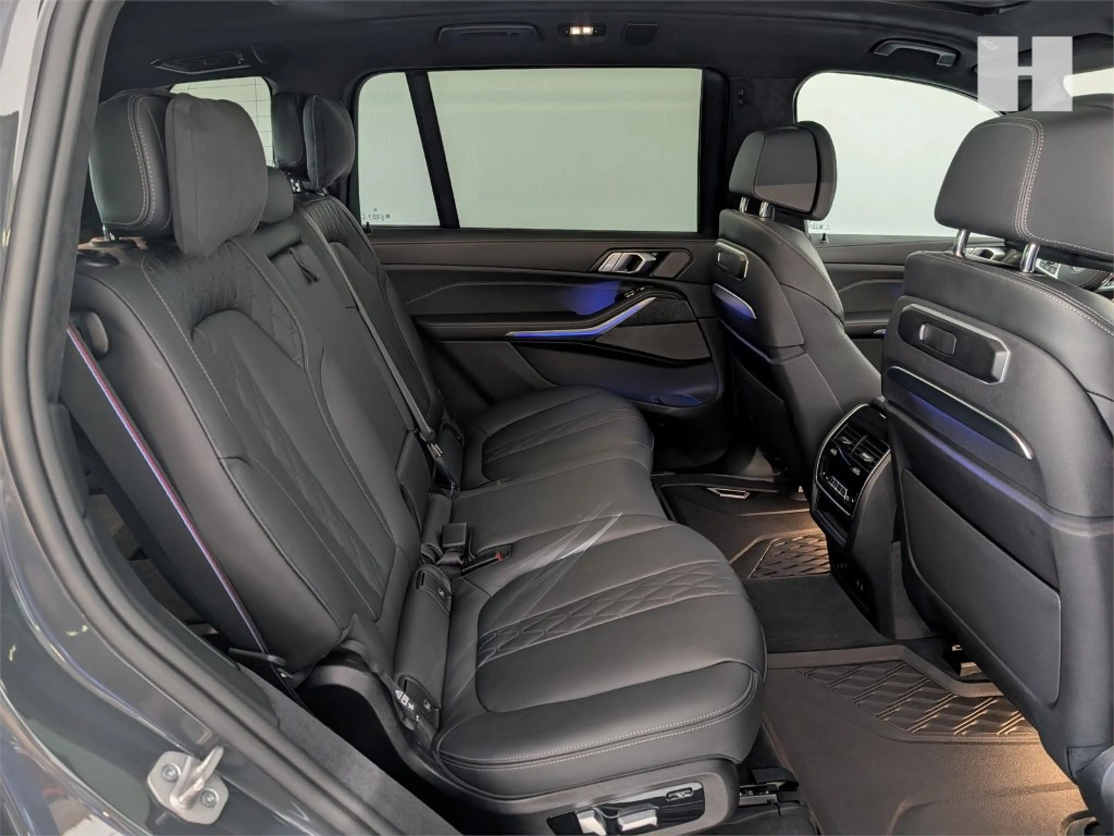 BMW X7 xDrive40d — photo 10