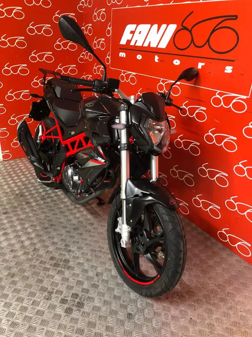 Benelli BN 125 . Nero - 2