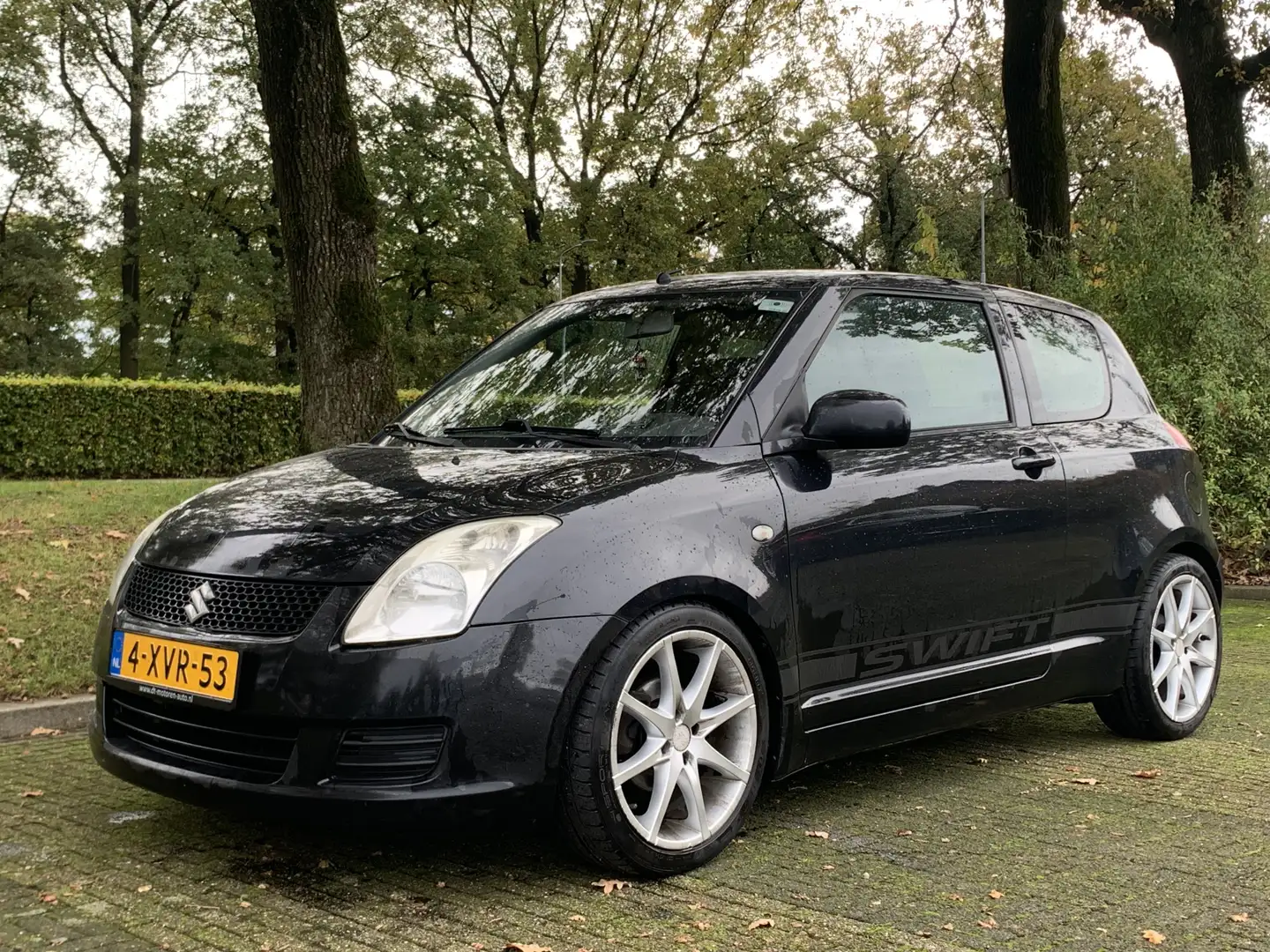 Suzuki Swift 1.3 Comfort Sport 17 '' LMV Noir - 1