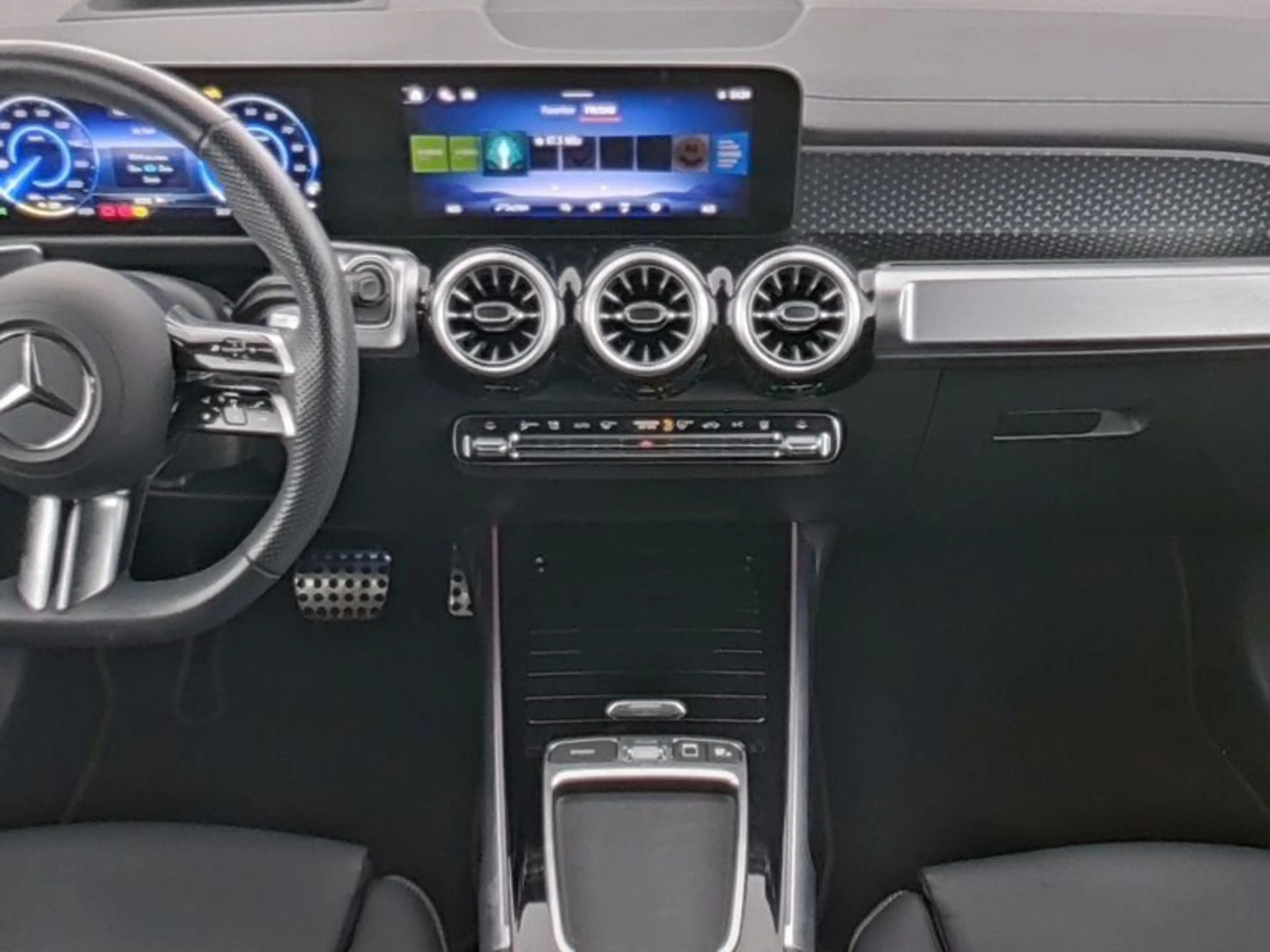 Mercedes-Benz EQB 350 4M AMG-PREMIUM LEDER AHK PANO FAP MEMORY — photo 7