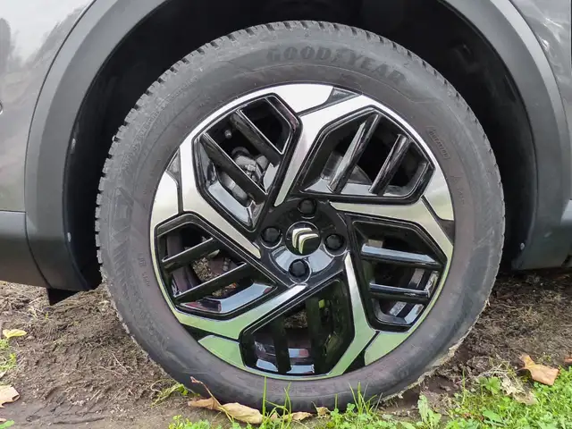 Citroen C4 view 3