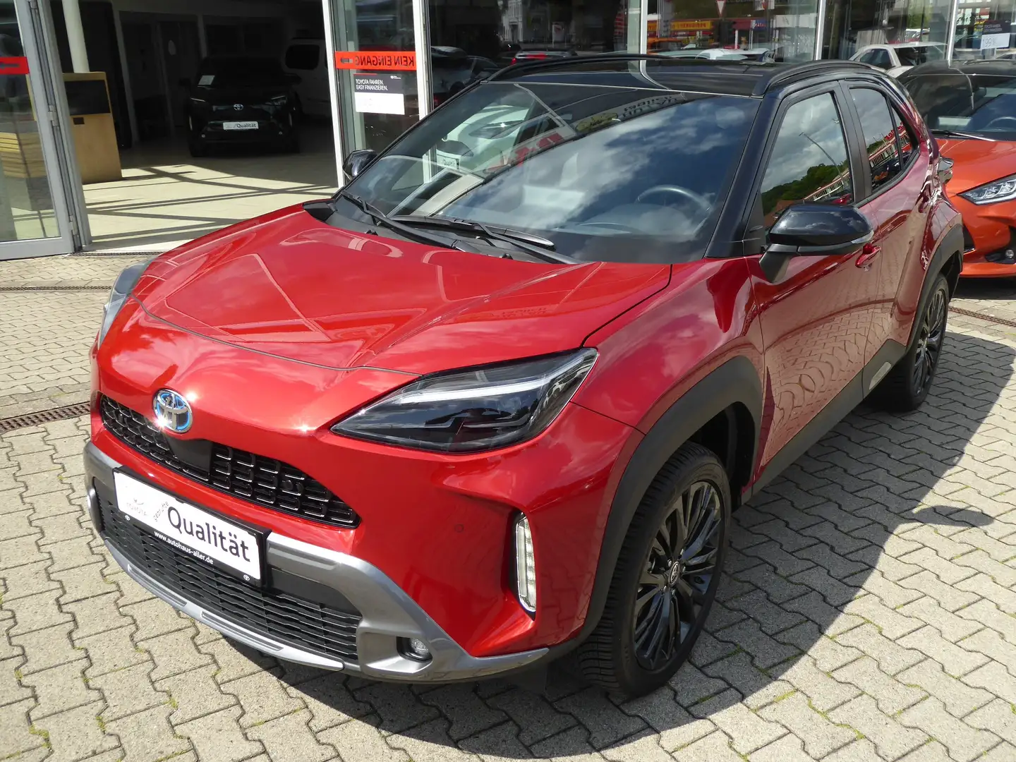 Toyota Yaris Cross 1.5H 4x4 Adventure Safety JBL Panoramadach Rojo - 1