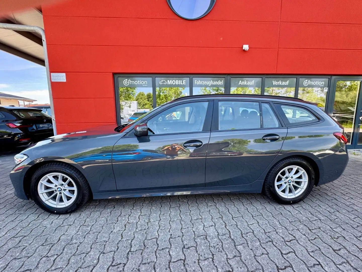 BMW 320 d Touring Steptronic*DAB*HiFi*Leder*AHK* Grijs - 2