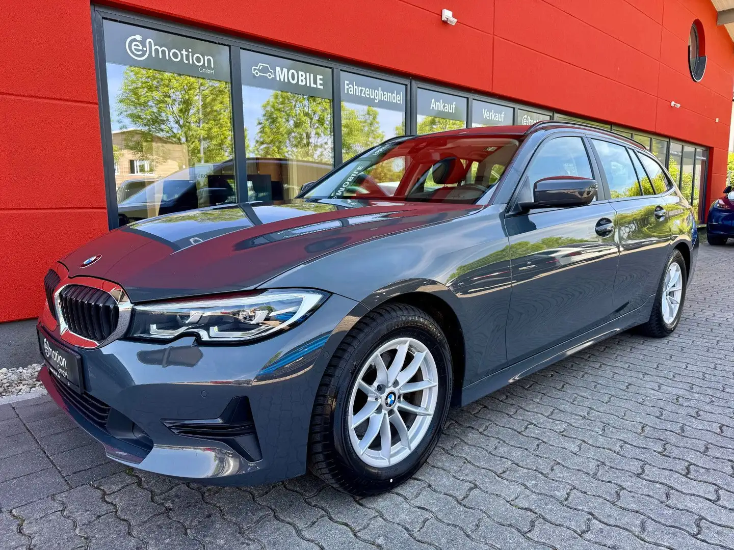 BMW 320 d Touring Steptronic*DAB*HiFi*Leder*AHK* Grijs - 1