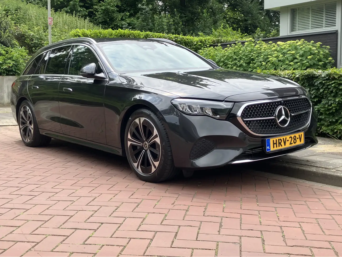 Mercedes-Benz E 300 Gereserveerd! Estate Luxery Line E300e model 2024 - 1