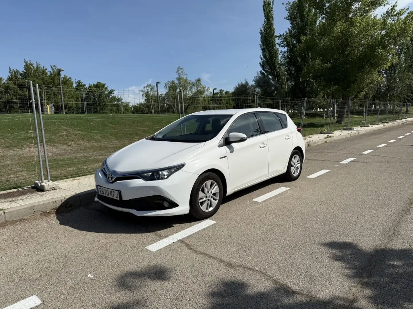 Toyota Auris hybrid 140H Active Blanco - 1