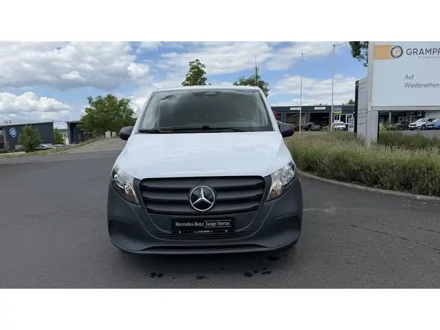 Mercedes-Benz Vito view 2