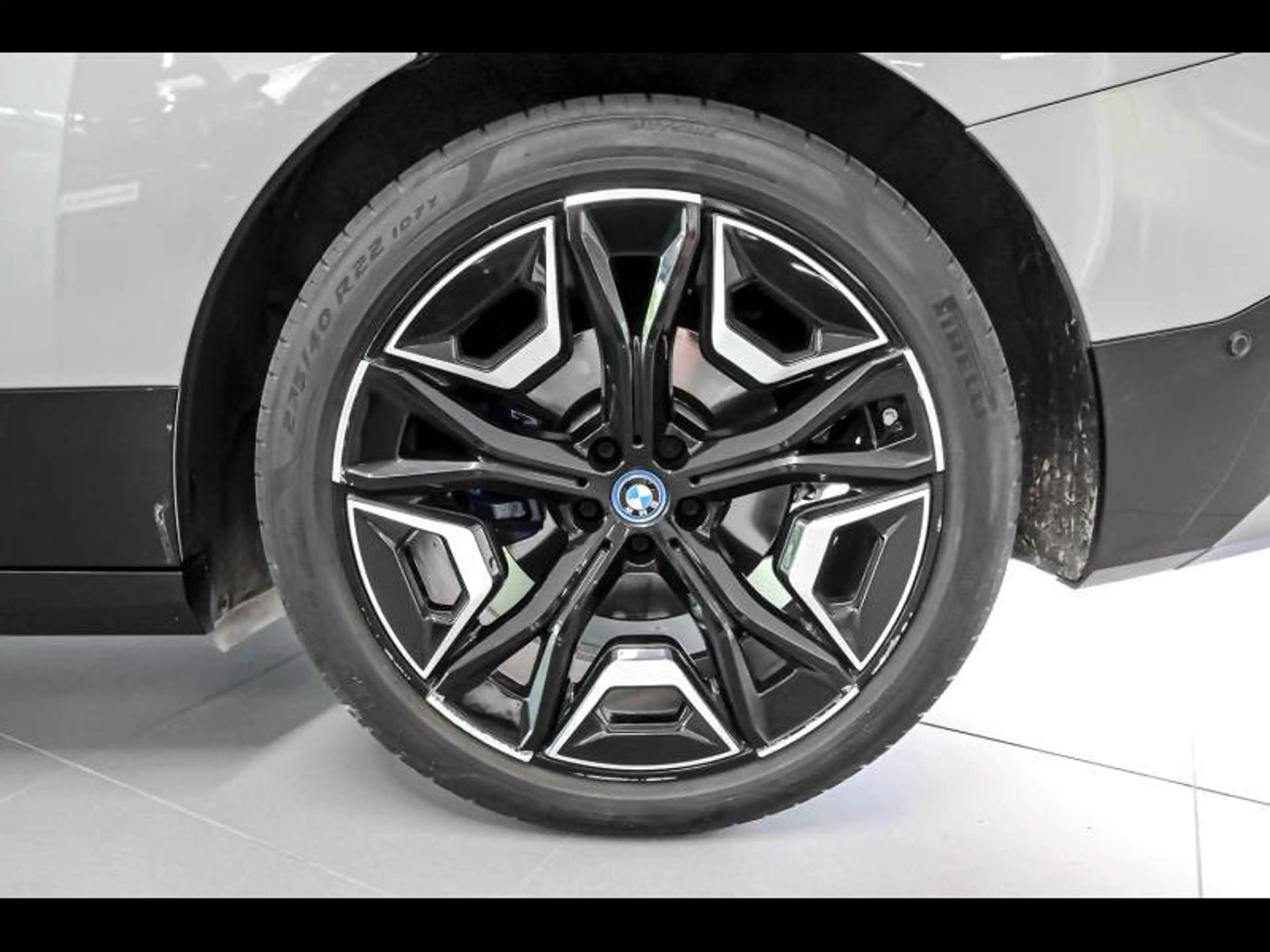 BMW iX xDrive50 - Sport — photo 8
