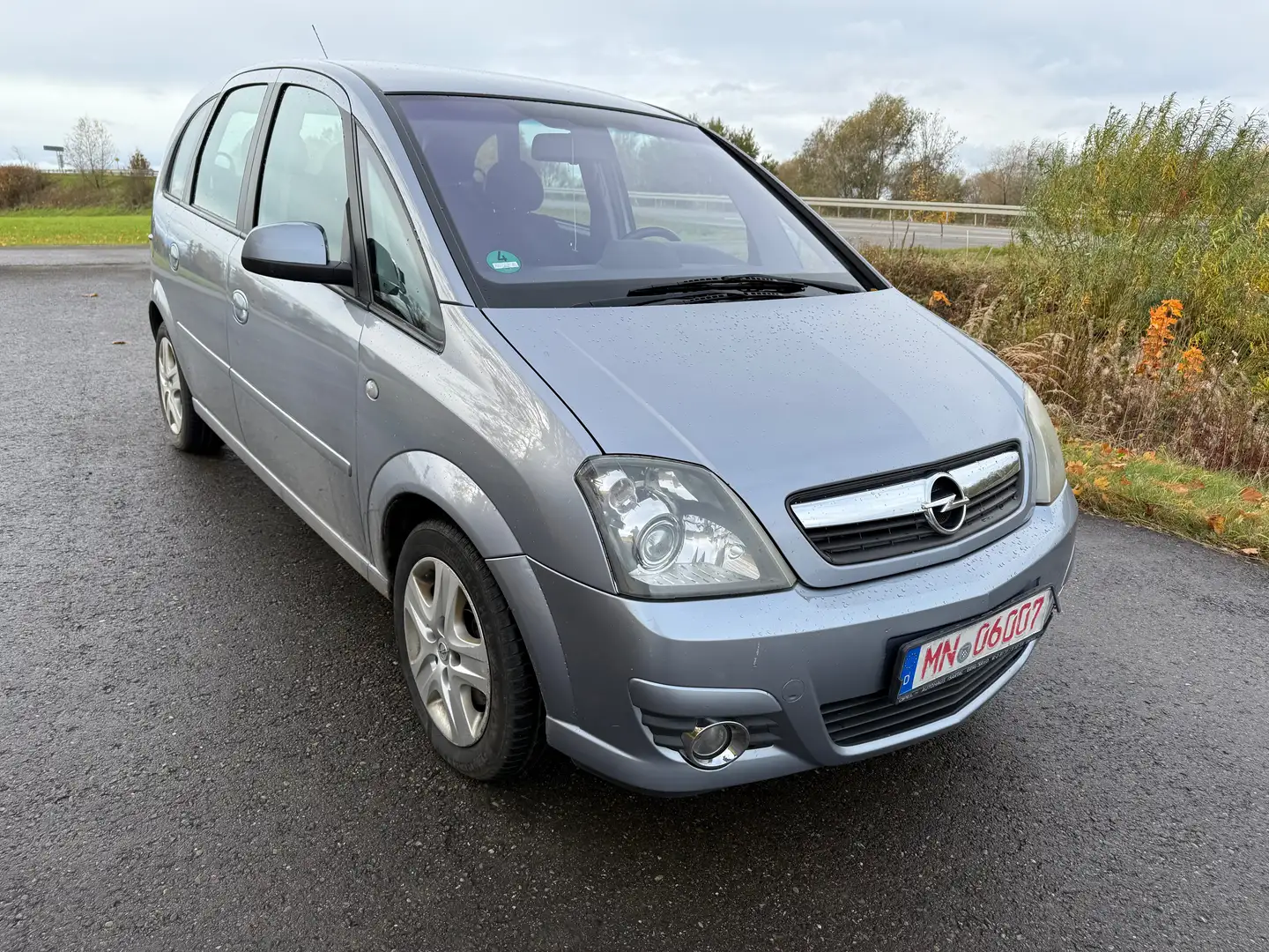 Opel Meriva INNOVATION Grau - 2