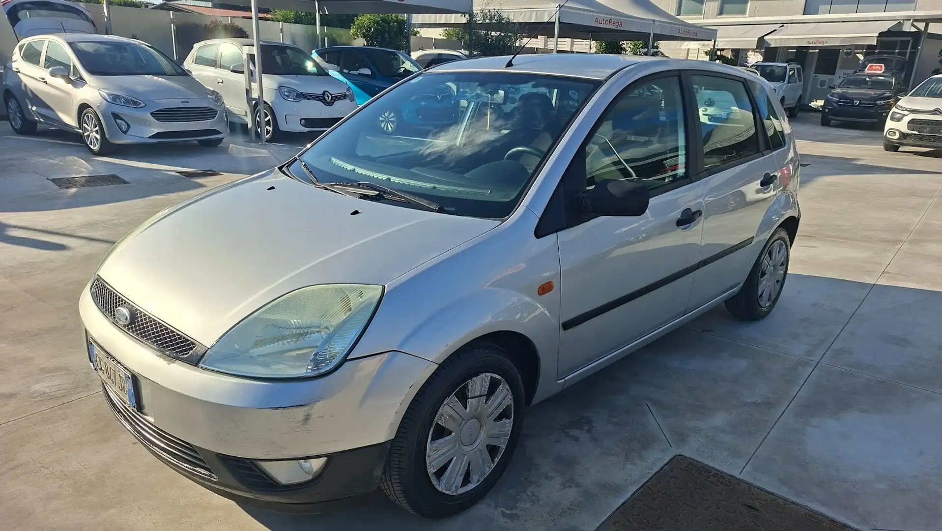 Ford Fiesta 1.4 TDCi 5p. Ghia Argent - 2