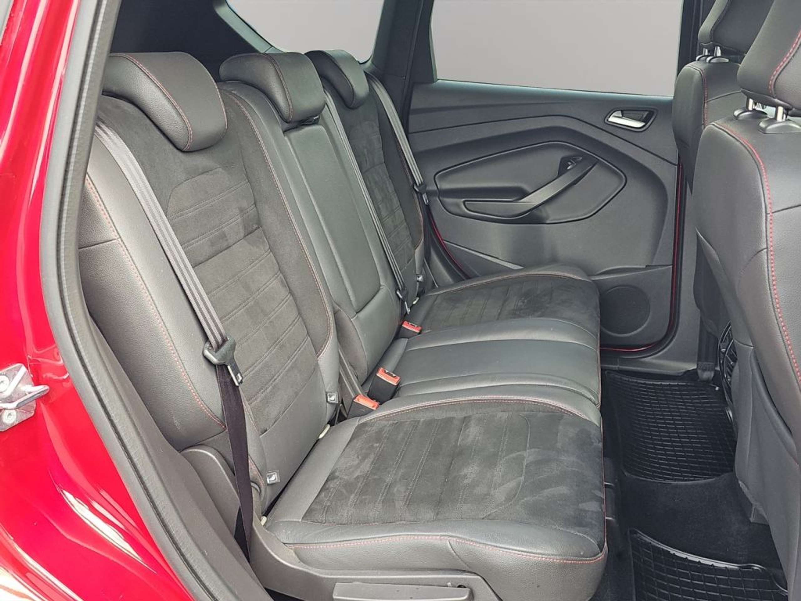 Fahrzeugabbildung Ford Kuga 1.5 EcoBoost 2x4 ST-Line *ACC*RFK*KEY-FREE* - mit KI generiert/bearbeitet