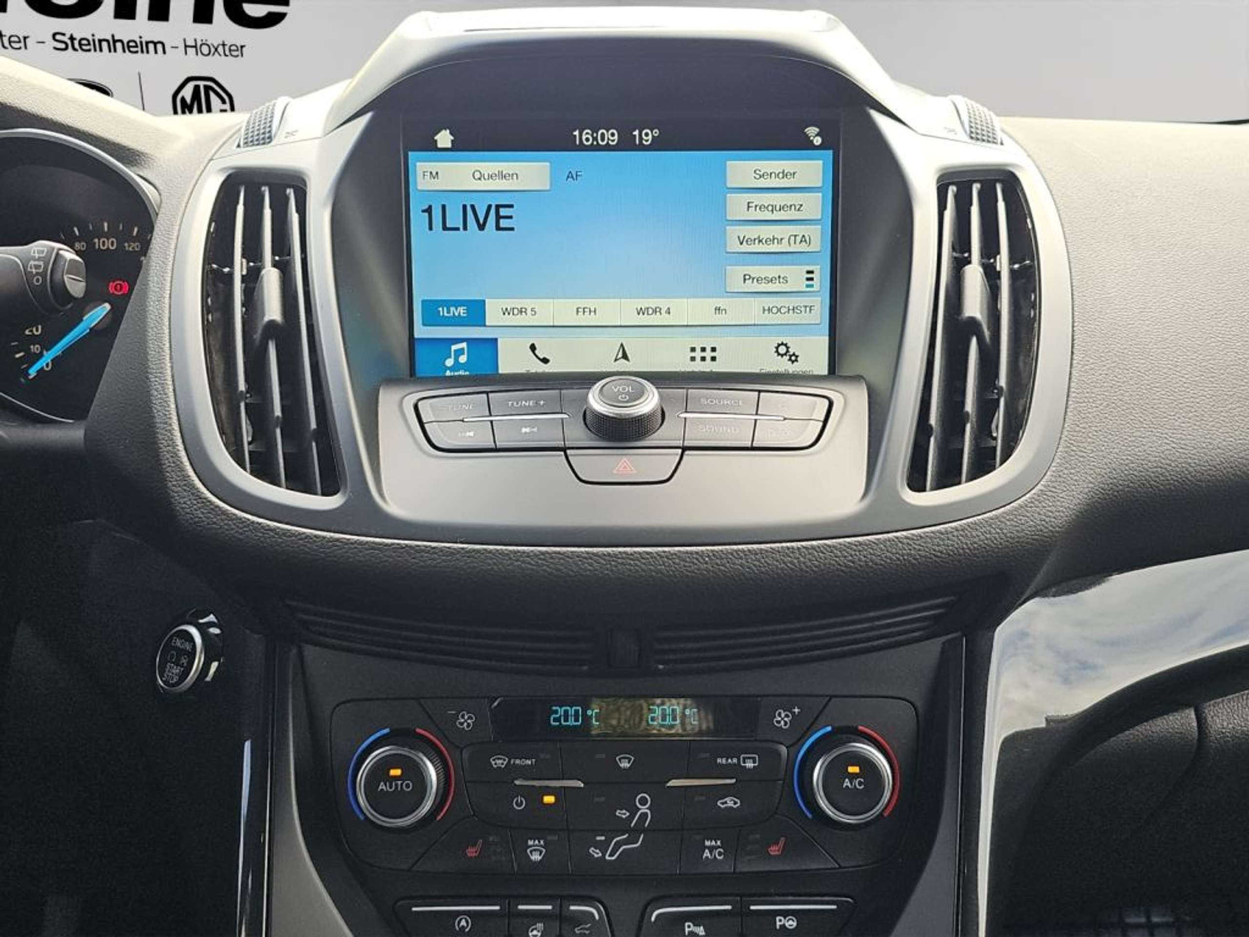 Fahrzeugabbildung Ford Kuga 1.5 EcoBoost 2x4 ST-Line *ACC*RFK*KEY-FREE* - mit KI generiert/bearbeitet