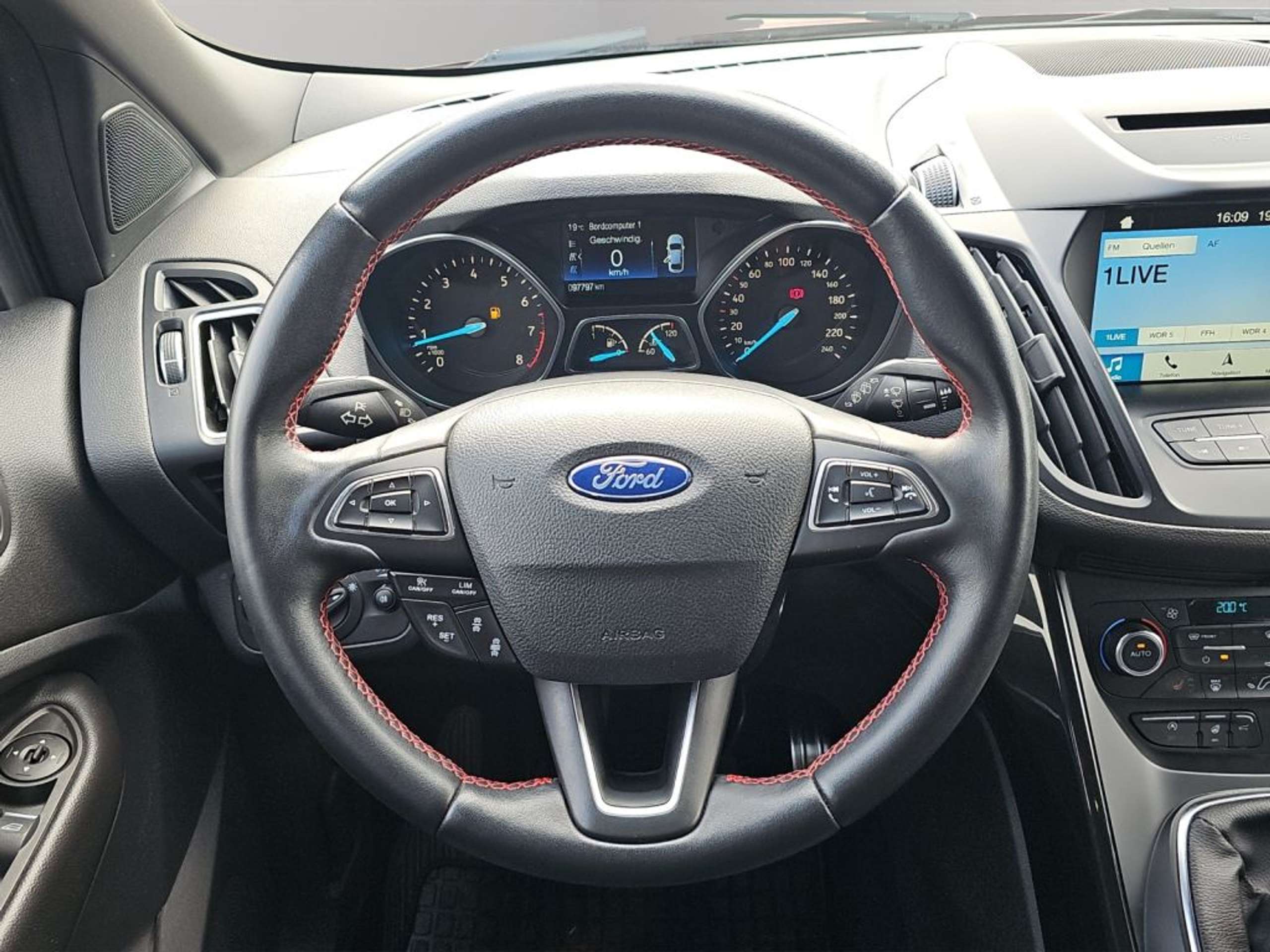 Fahrzeugabbildung Ford Kuga 1.5 EcoBoost 2x4 ST-Line *ACC*RFK*KEY-FREE* - mit KI generiert/bearbeitet
