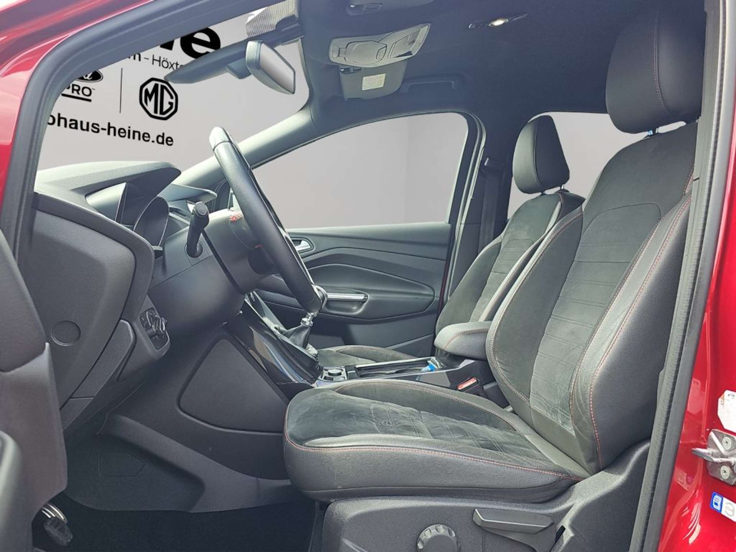 Fahrzeugabbildung Ford Kuga 1.5 EcoBoost 2x4 ST-Line *ACC*RFK*KEY-FREE* - mit KI generiert/bearbeitet