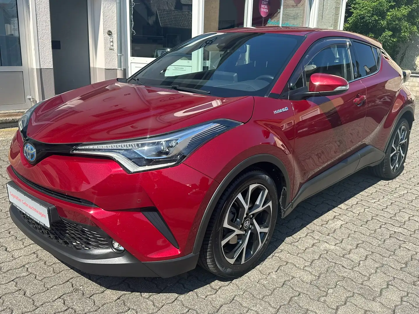 Toyota C-HR Hybrid Team D Rot - 1