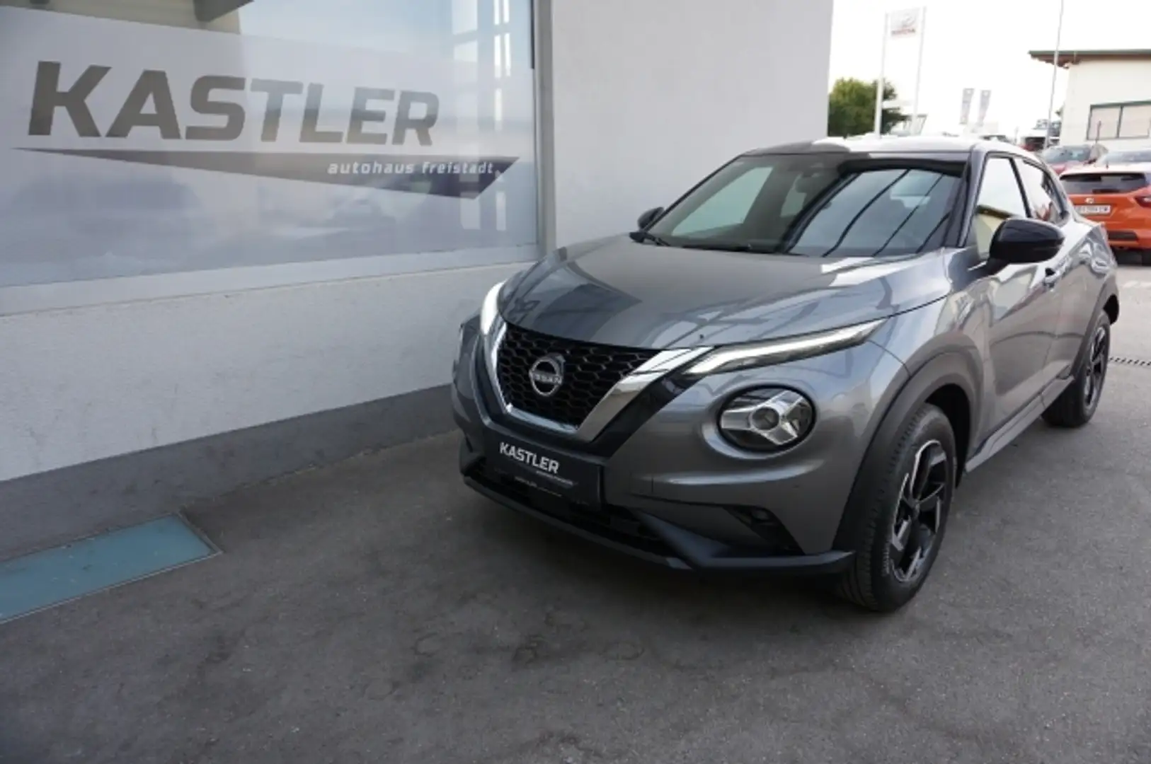 Nissan Juke N-Connecta 1,0 DIG-T 114PS Grau - 1
