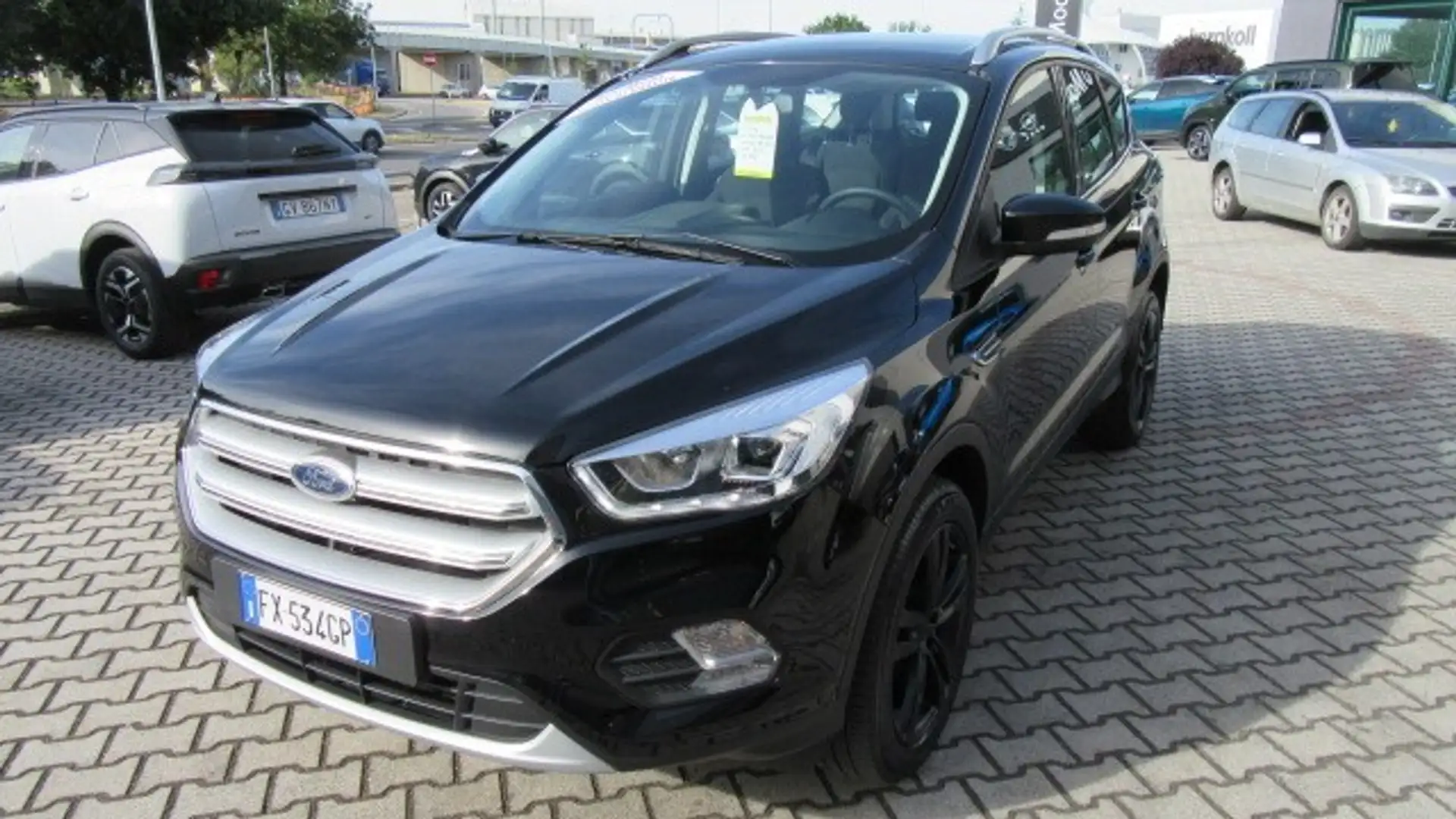 Ford Kuga 2.0 TDCI 150 CV S&S 4WD Powershift Business Černá - 1