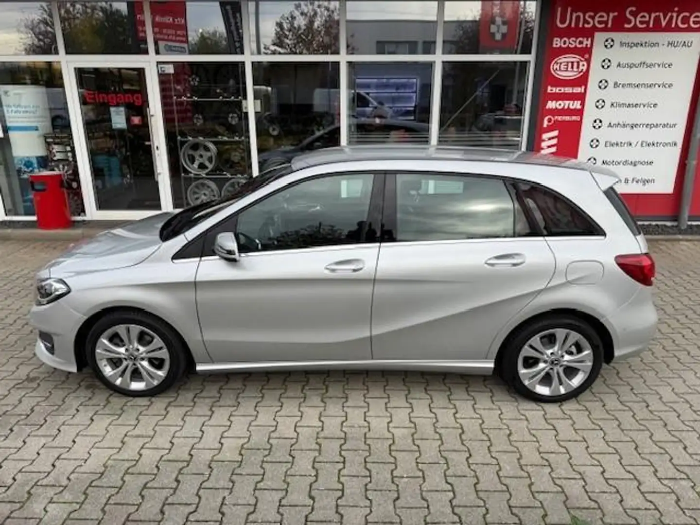 Mercedes-Benz B 180 1.6 KAT Urban Allwetterbereift Checkheft g Silber - 2