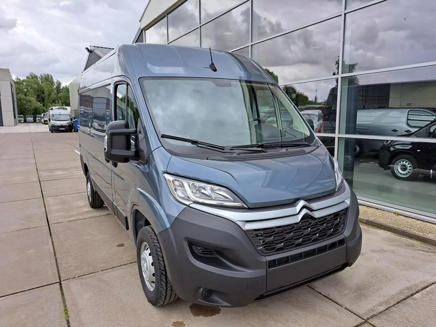Citroen Jumper 33 L2H2 2.2 BlueHDI 140 Club S&S Grijs - 1