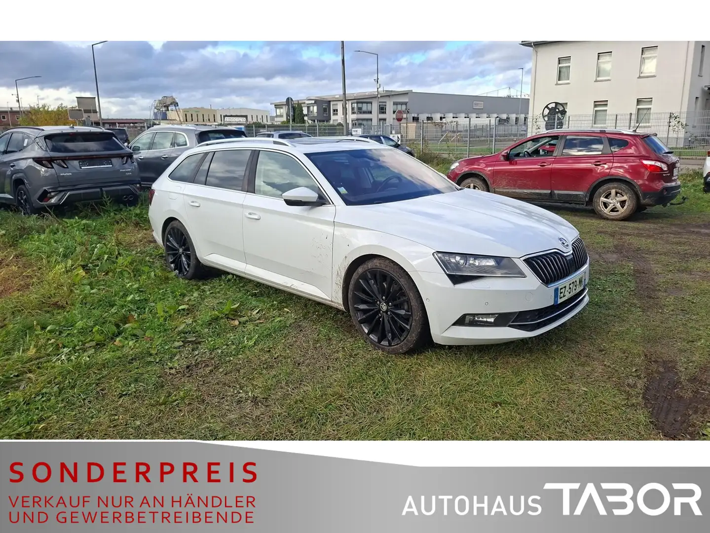 Skoda Superb Combi 2.0 TDI L&K 4x4 DSG Pano AHK Lane - 2