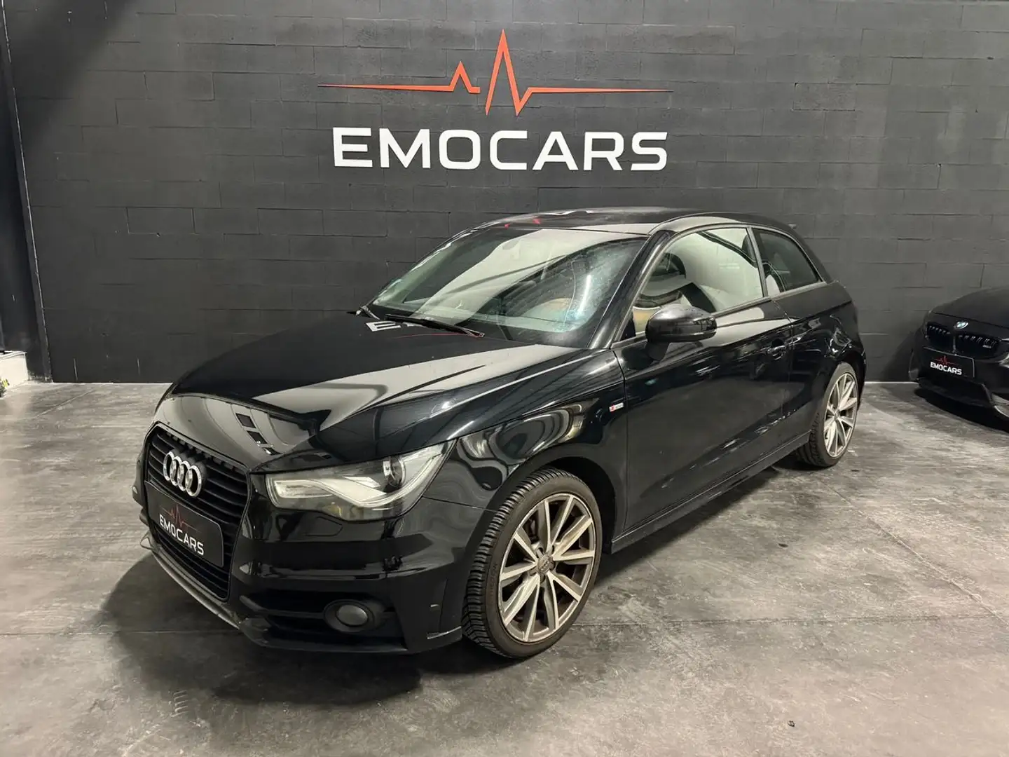 Audi A1 1.6 TDI 90ch S-LINE Noir - 2