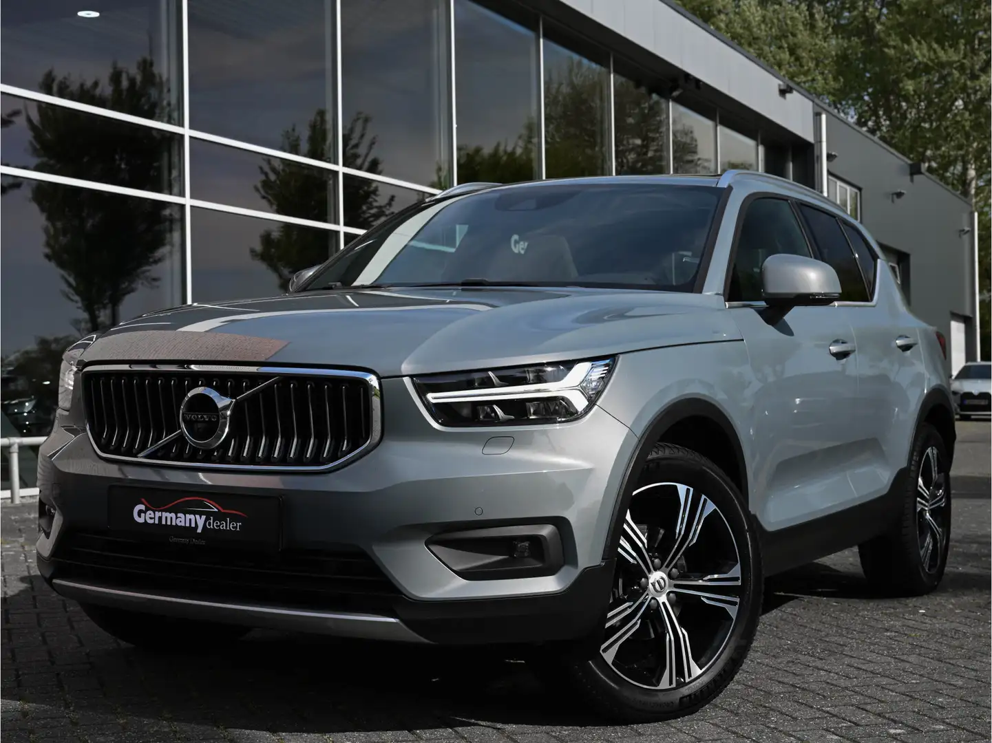 Volvo XC40 1.5 T3 164PK Inscription Pano H&K  Zetels Leder Tr Gris - 1