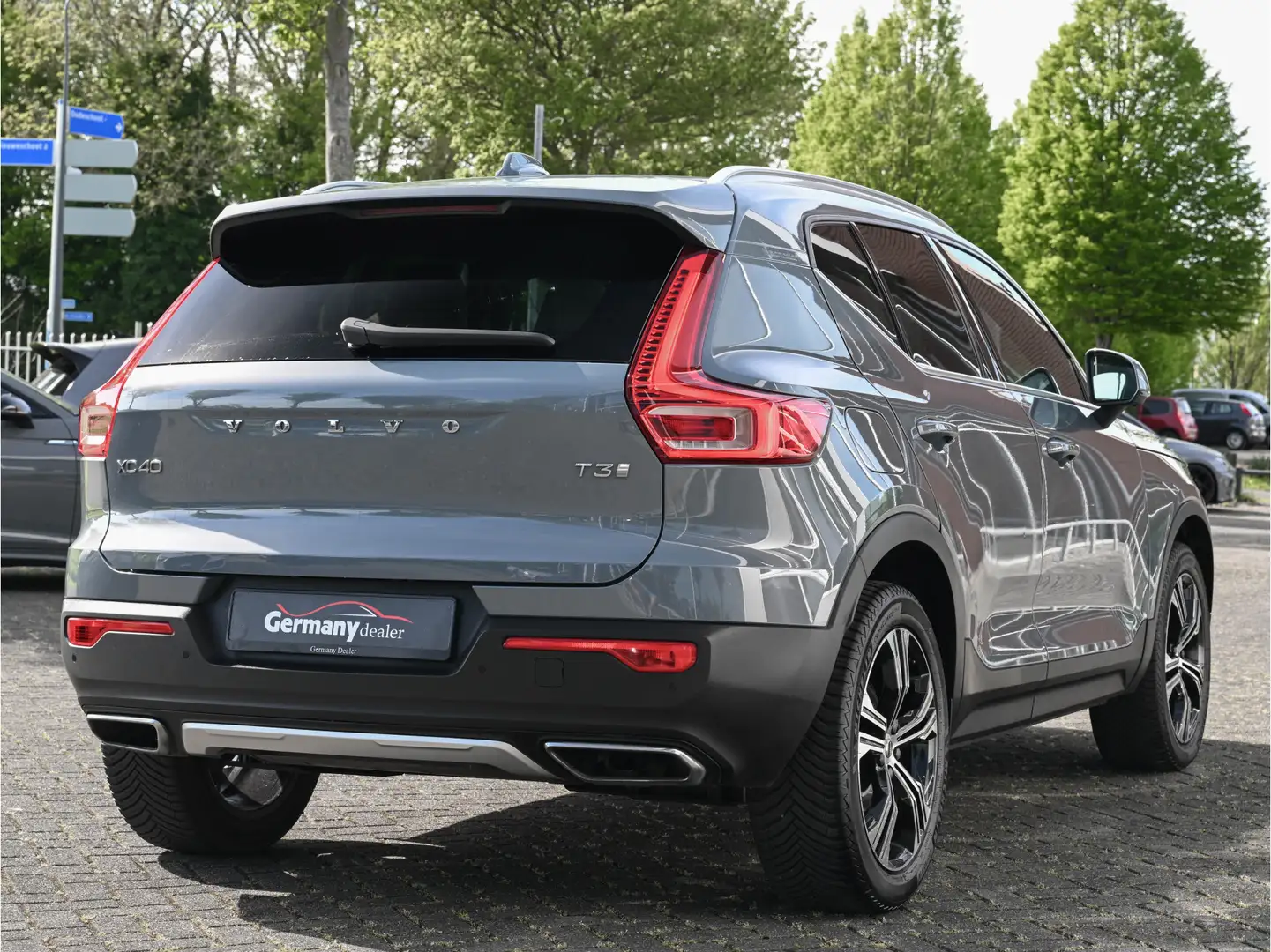 Volvo XC40 1.5 T3 164PK Inscription Pano H&K  Zetels Leder Tr Gris - 2