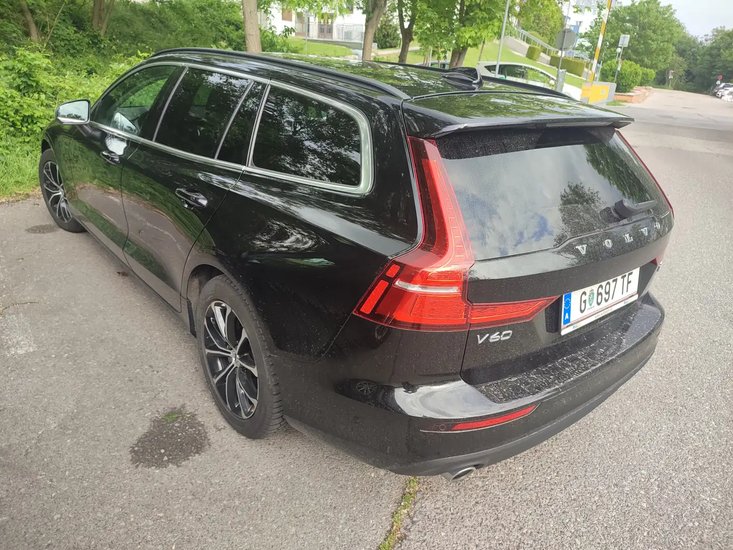 Volvo V60 V60 B4 Momentum Aut. Momentum Schwarz - 2