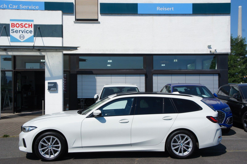 BMW 320 i Touring *ACC*HUD*PANO*LED*KAM*FACELIFT* — photo 3